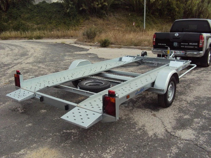 Einachsiger Autotransporter 1300 kg