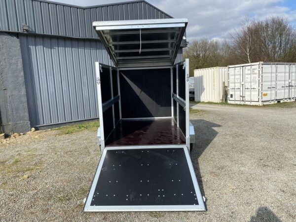 JALON JCC750 Kastenwagenanhänger mit einem zulässigen Gesamtgewicht von 750 kg