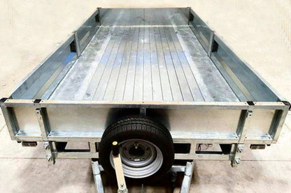 Zweiachsiger Kippanhänger mit Federung – zulässiges Gesamtgewicht 2.700 kg