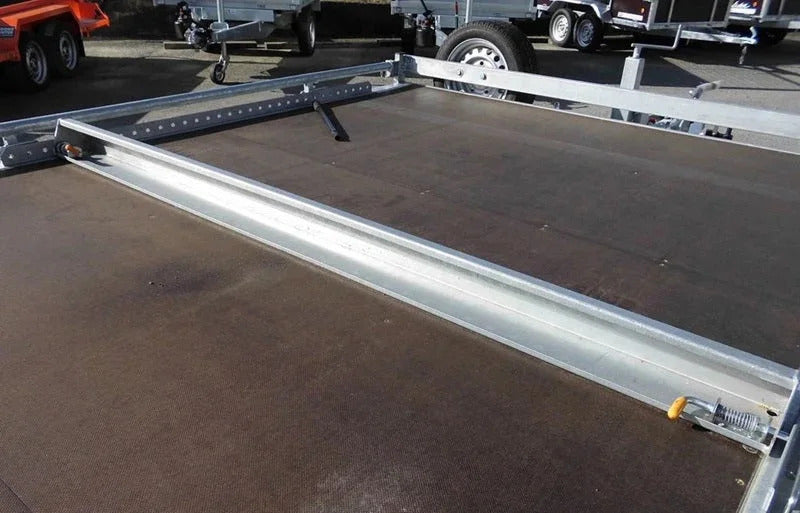 LIDER Plattformanhänger mit Unterbodenrädern – zulässiges Gesamtgewicht: 3500 kg – 2 Achsen mit Bremsen – 506 x 215 cm